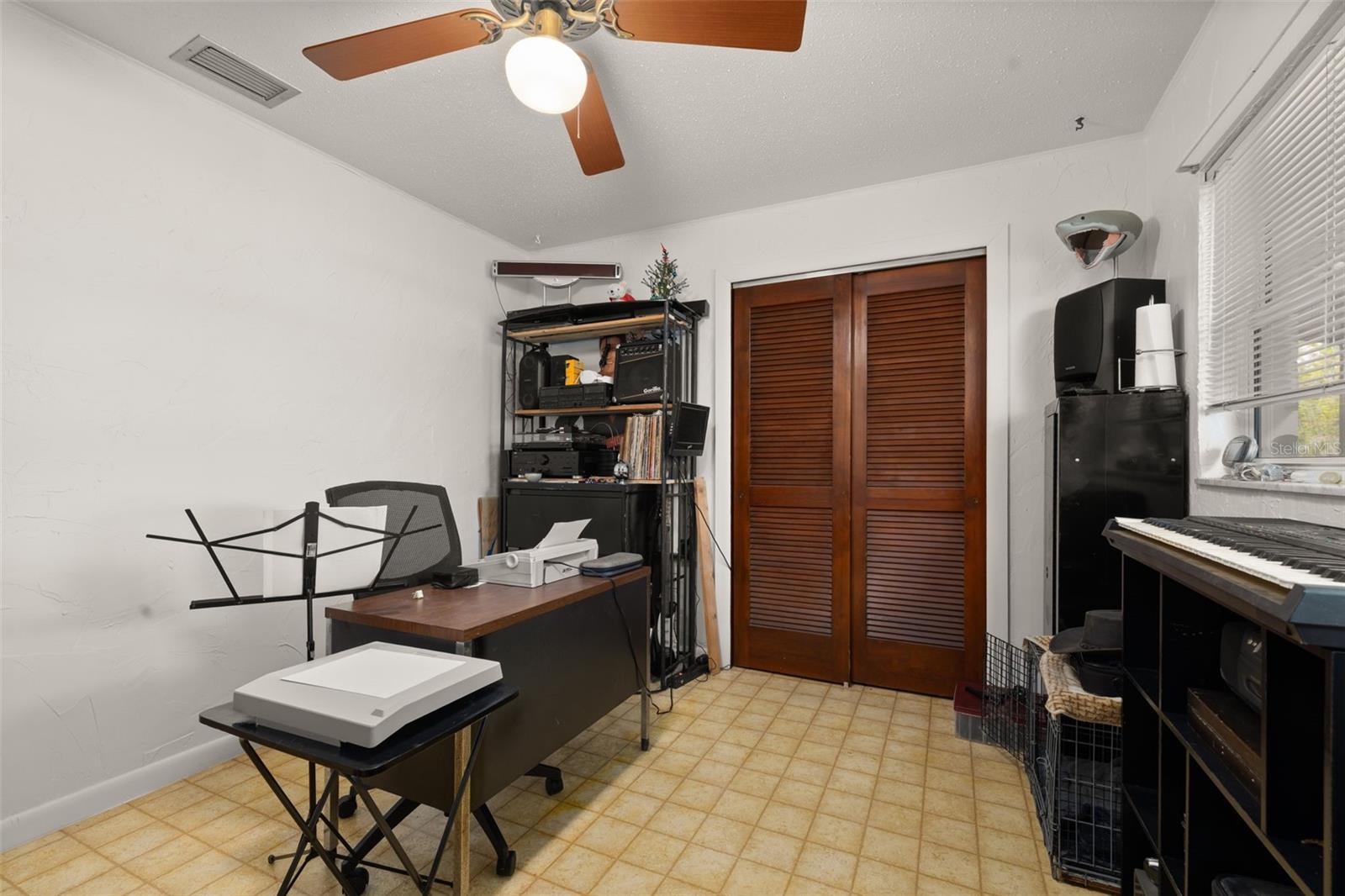 BREEZY POINT PARK - Residential