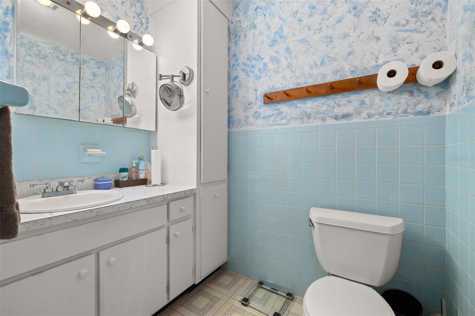 BREEZY POINT PARK - Residential