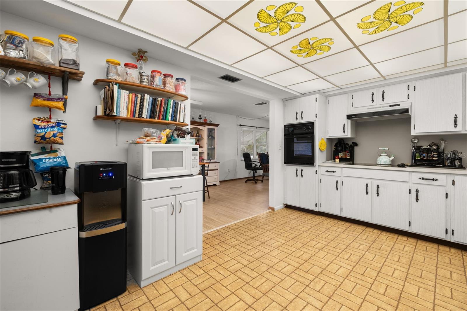 BREEZY POINT PARK - Residential