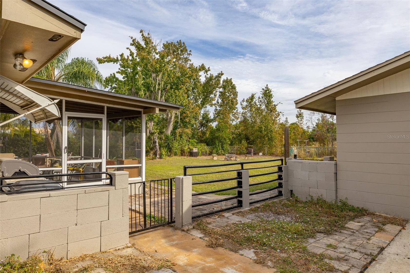 BREEZY POINT PARK - Residential