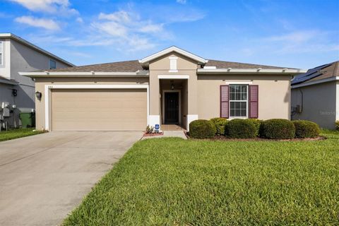 Photo of 555 Lucerne Boulevard, Winter Haven, FL 33881 (MLS # S5145385)