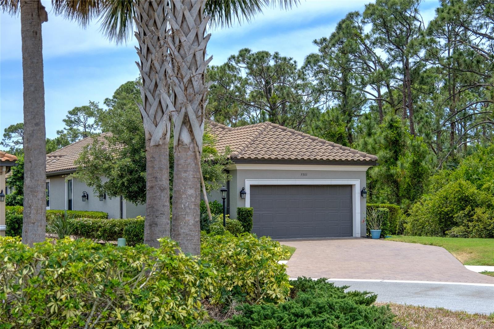 Discover the exceptional lifestyle offered in Esplanade on Palmer Ranch with this beautiful Arrezo model home, perfectly situated on a private cul-de-sac. This vibrant and active community boasts a wealth of amenities, including the Bahama Bar for dining and social activities, pickleball and tennis courts, a well-equipped fitness center, and a breathtaking resort-style pool that could rival the Ritz.
Step inside to find a light and airy atmosphere enhanced by elegant wood-look tile flooring, crown molding, tray ceilings, and generously sized rooms throughout. The open kitchen is a chef's delight, featuring exquisite quartz countertops that beautifully complement the beadboard shaker-style cabinets. A gas range, ample storage and workspace, and a farmhouse stainless steel sink add both style and functionality.
The owner's suite offers a peaceful retreat with a lovely private garden view. The en-suite bathroom is well-appointed with a dual sink quartz counter vanity and a spacious walk-in closet.
This thoughtfully designed split floor plan includes two additional sizable bedrooms and a versatile flex room, perfect for extra sleeping space, a den, or a home office. You'll also appreciate the convenience of a separate laundry room and an extended two-car garage with plenty of room for bicycles, a golf cart, and your vehicles.
Extend your living space outdoors on the expansive 480 sq ft patio, covered by a picture-window screened lanai – an ideal spot for gatherings and enjoying the beautiful Florida weather. The lush landscaping is cared for through your HOA dues.
Don't miss the opportunity to own this home in a prime location near the Legacy Bike Trail within Esplanade on Palmer Ranch. Schedule a private showing.