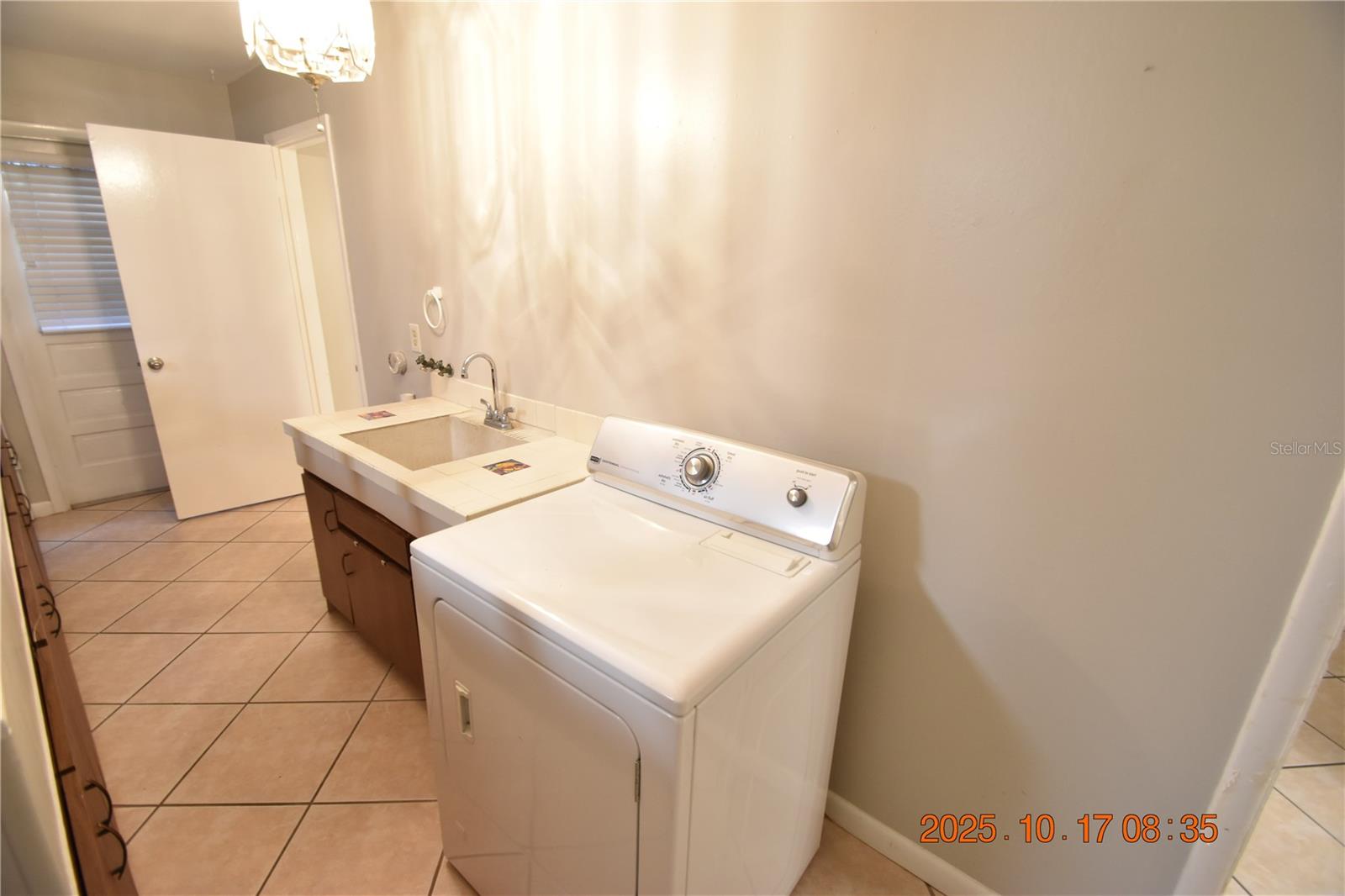 MARYLAND MANOR 2ND UNIT - Residential Lease