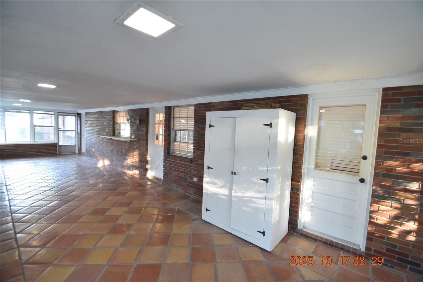 MARYLAND MANOR 2ND UNIT - Residential Lease