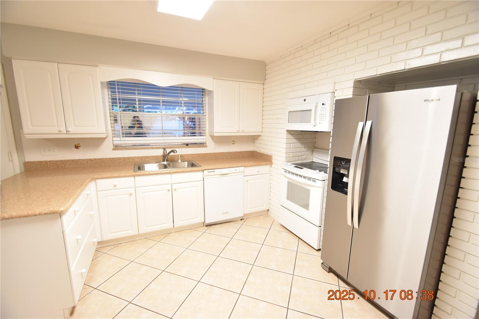 MARYLAND MANOR 2ND UNIT - Residential Lease