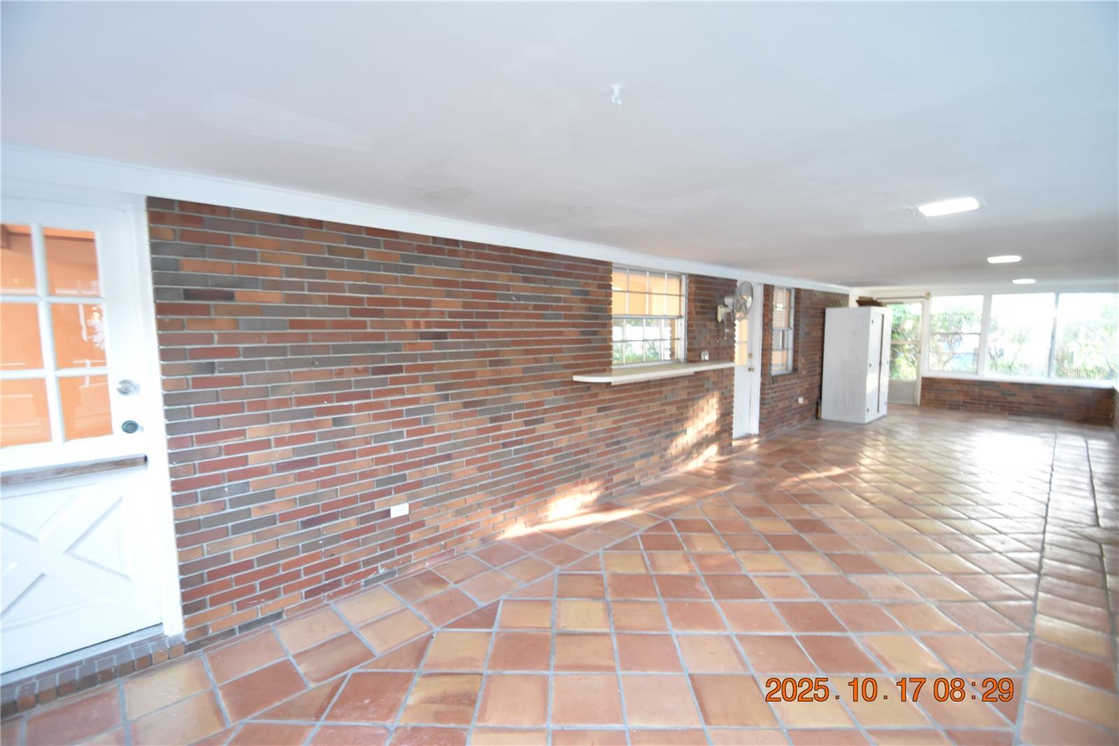 MARYLAND MANOR 2ND UNIT - Residential Lease