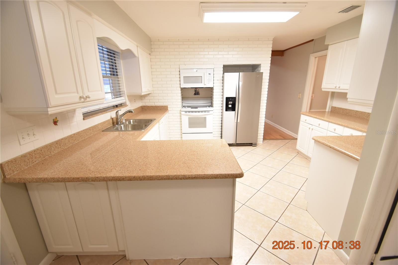 MARYLAND MANOR 2ND UNIT - Residential Lease