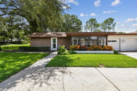 A home in PALM HARBOR