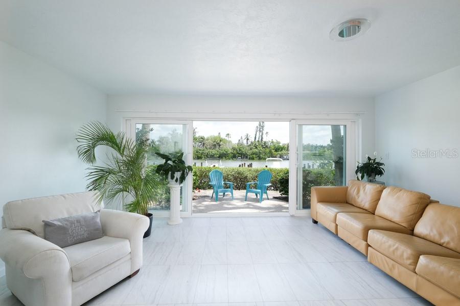 WHITNEY BEACH - Residential