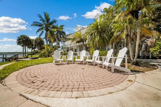 PART OF S 1/2 OF SW 1/4 LYING E OF US HIGHWAY 1 AS - Residential