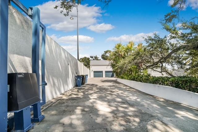 PART OF S 1/2 OF SW 1/4 LYING E OF US HIGHWAY 1 AS - Residential