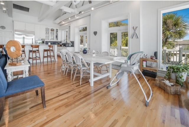 PART OF S 1/2 OF SW 1/4 LYING E OF US HIGHWAY 1 AS - Residential