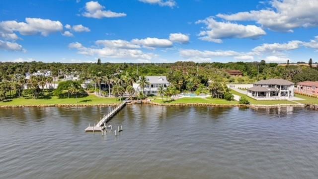 PART OF S 1/2 OF SW 1/4 LYING E OF US HIGHWAY 1 AS - Residential