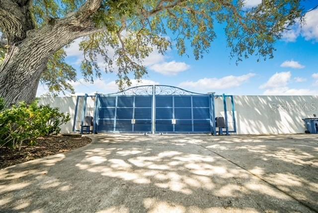 PART OF S 1/2 OF SW 1/4 LYING E OF US HIGHWAY 1 AS - Residential