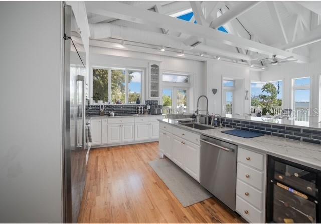 PART OF S 1/2 OF SW 1/4 LYING E OF US HIGHWAY 1 AS - Residential