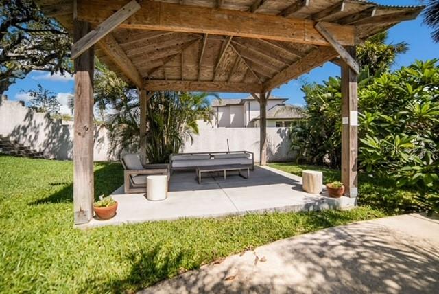 PART OF S 1/2 OF SW 1/4 LYING E OF US HIGHWAY 1 AS - Residential