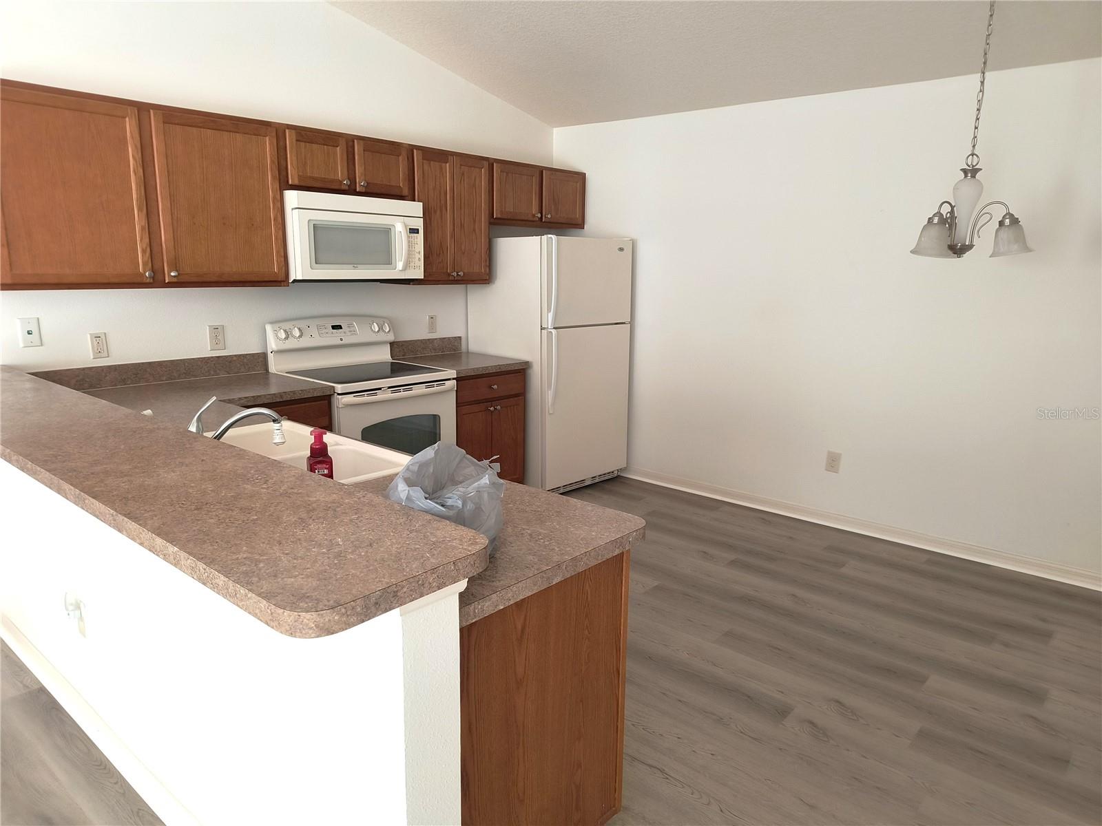 VILLAGES OF SUMTER APALACHEE VILLAS - Residential Lease