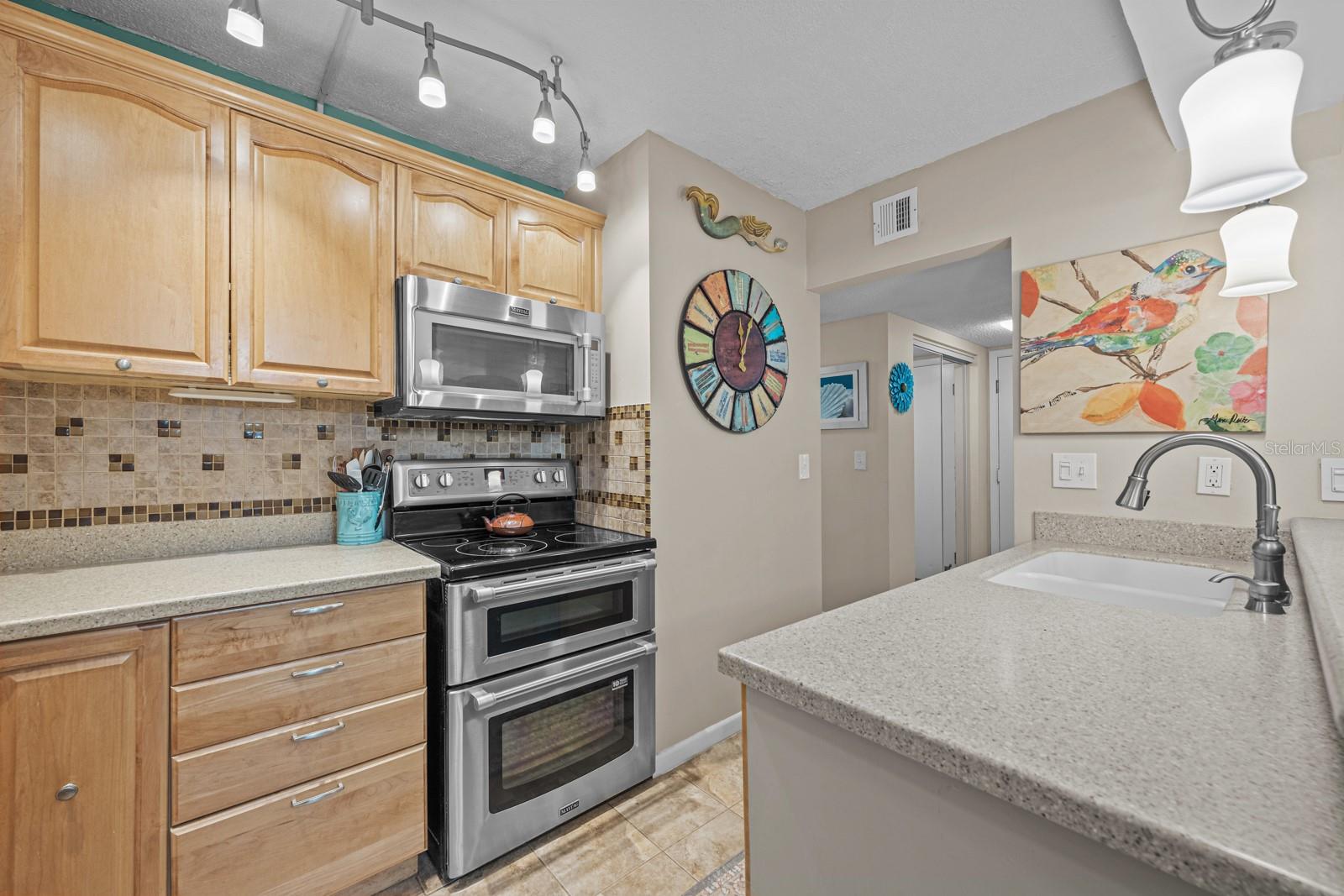 CONQUISTADOR CONDO - Residential