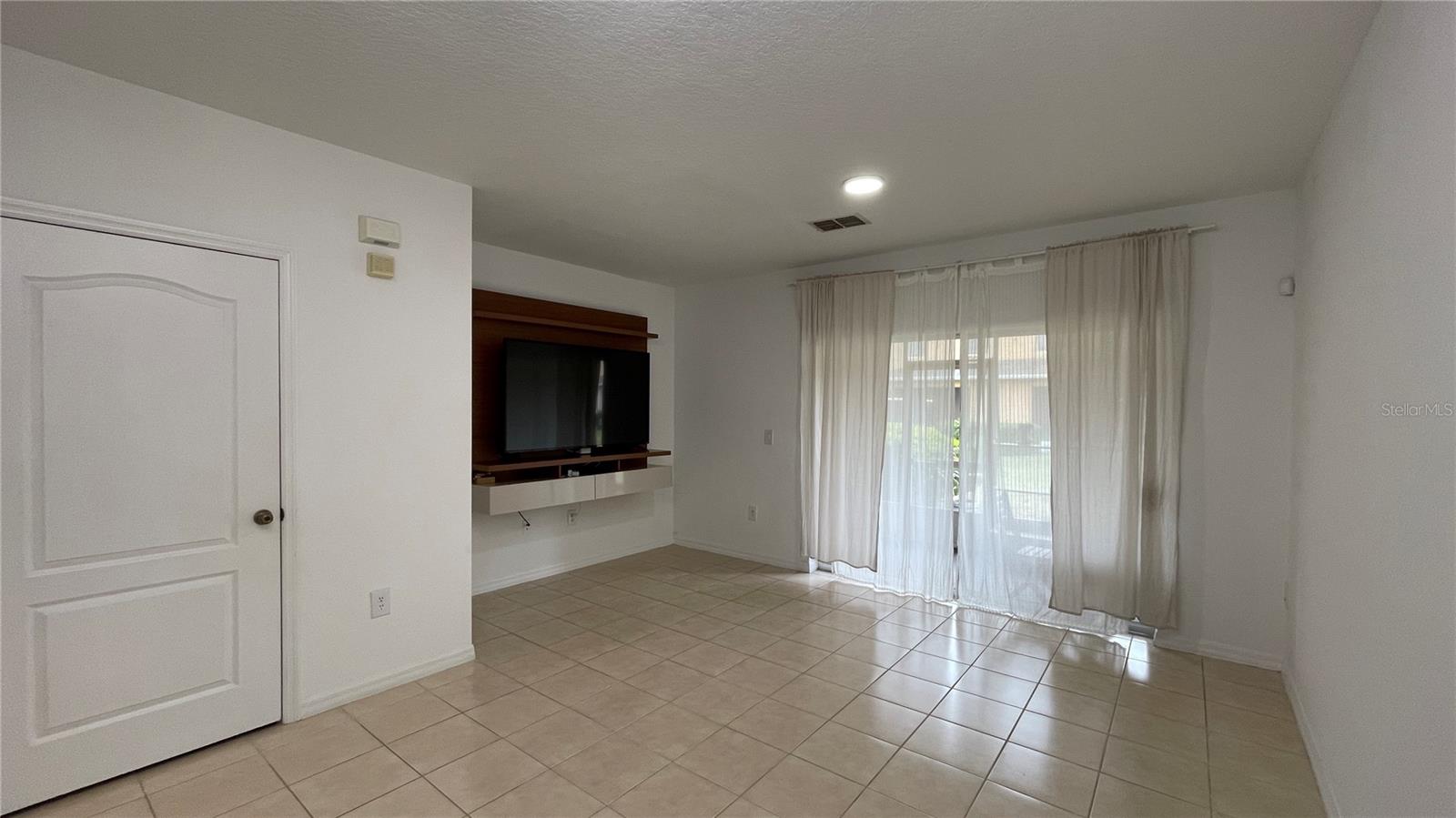 TOWNS LEGACY PARK - Residential Lease