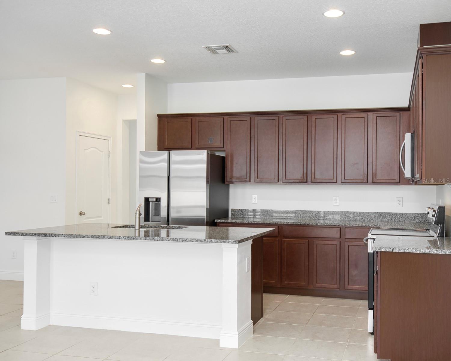 6572 CALAMONDIN DRIVE