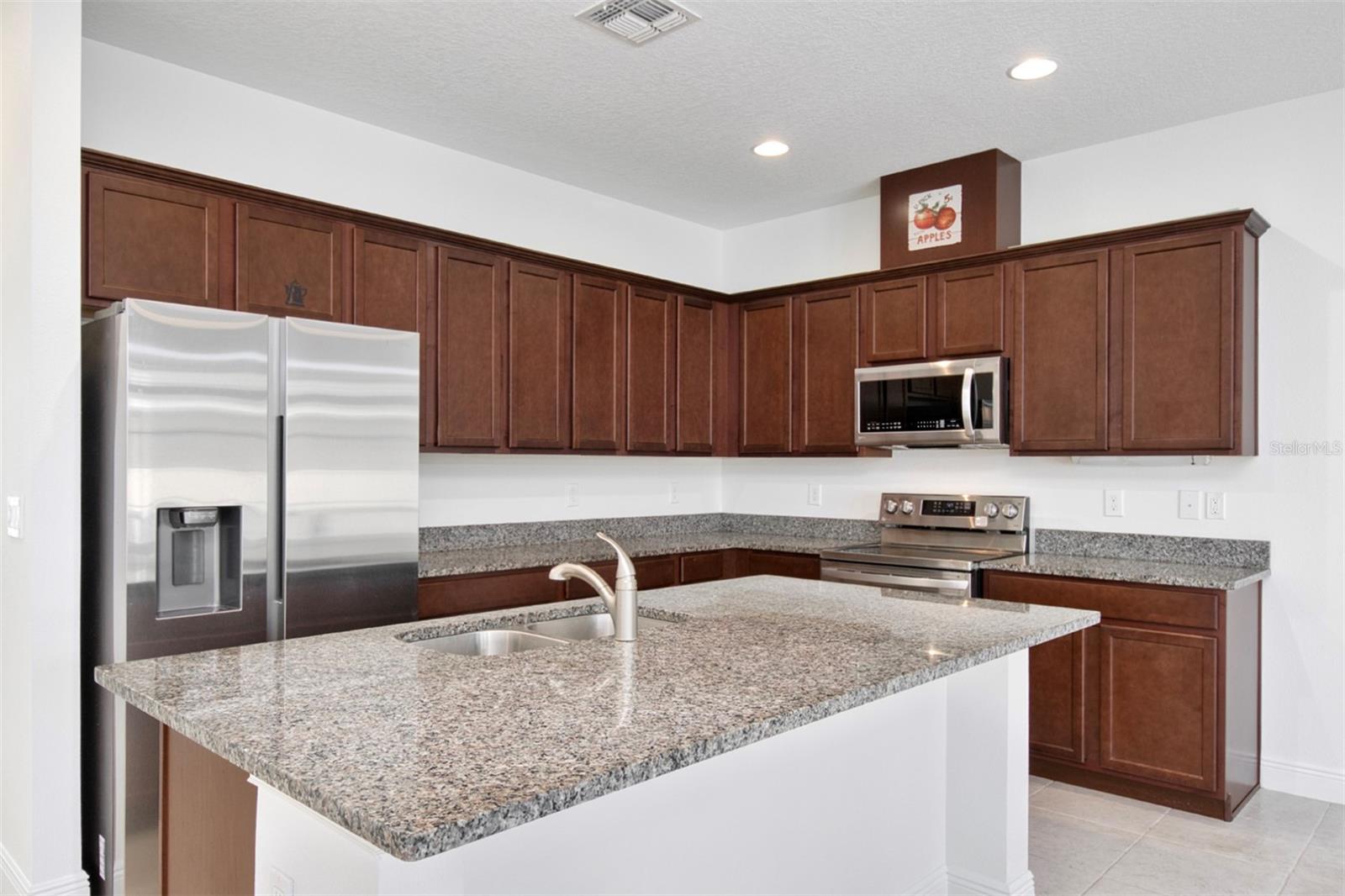 6572 CALAMONDIN DRIVE