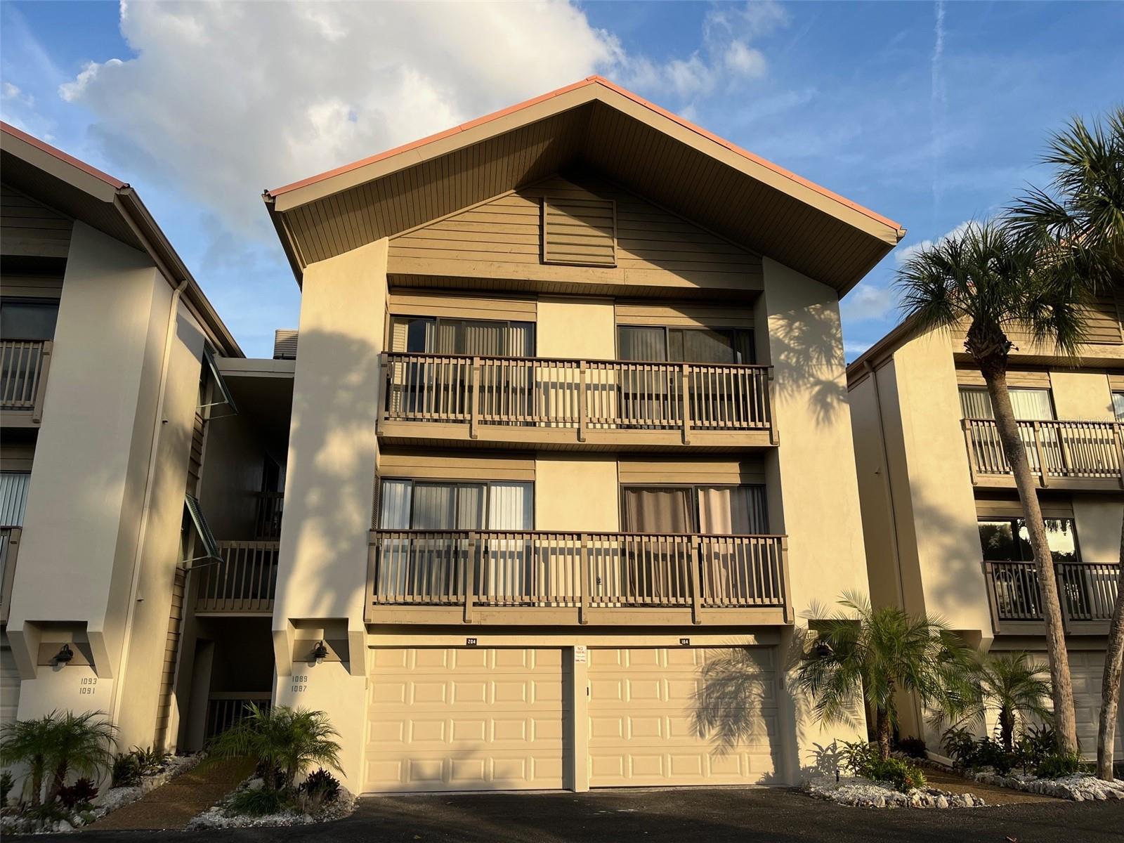 1087 LAKE HOUSE CIRCLE C104