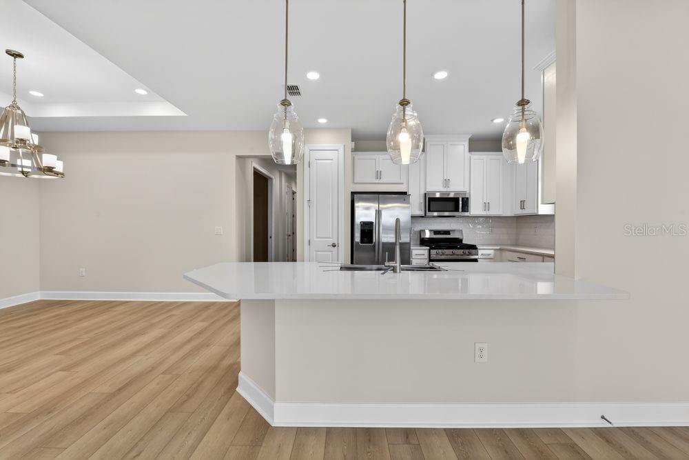 7487 MOONBEAM AVENUE