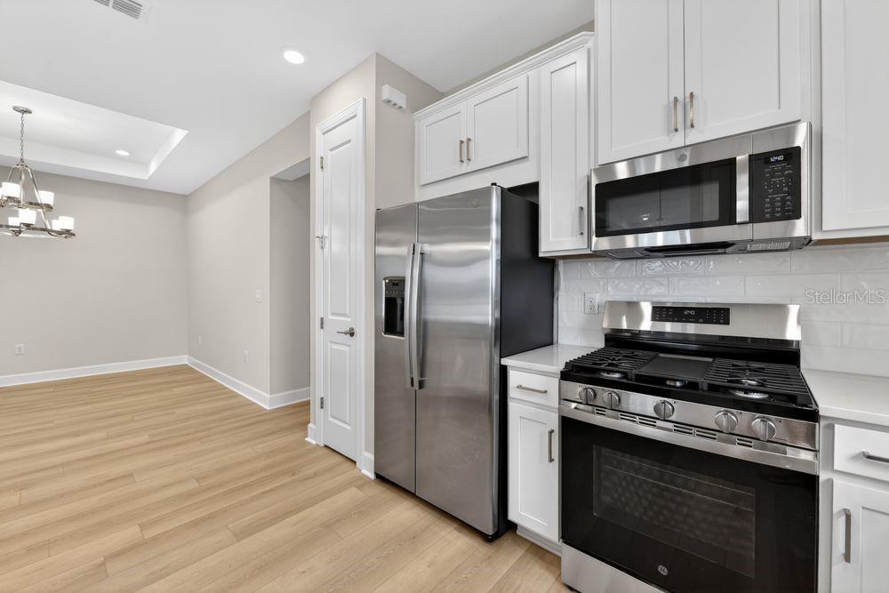 7487 MOONBEAM AVENUE