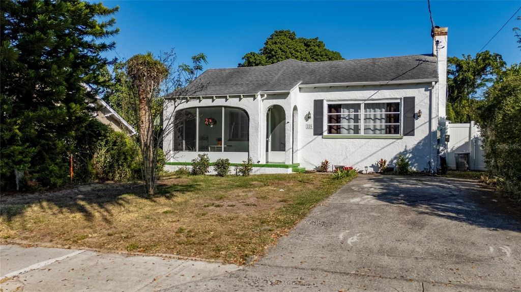 Photo of 226 4th Street NE, Winter Haven, FL 33881 (MLS # S5138680)