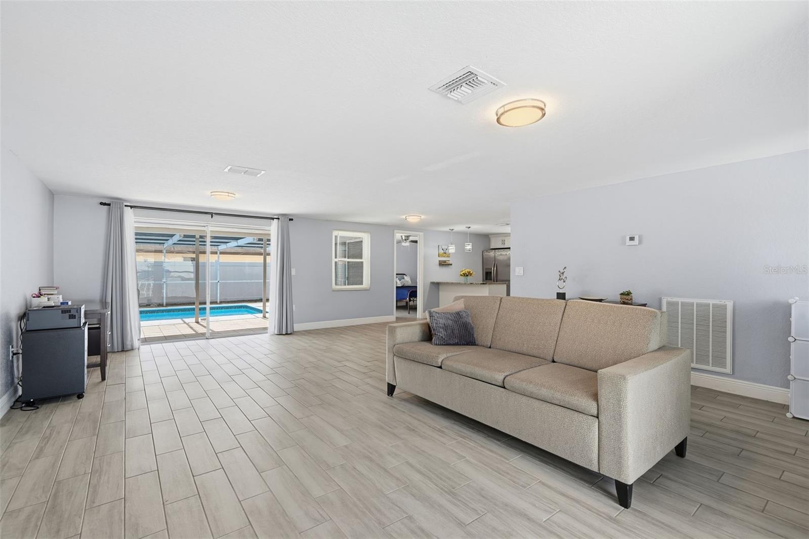 REGENCY PARK - Residential