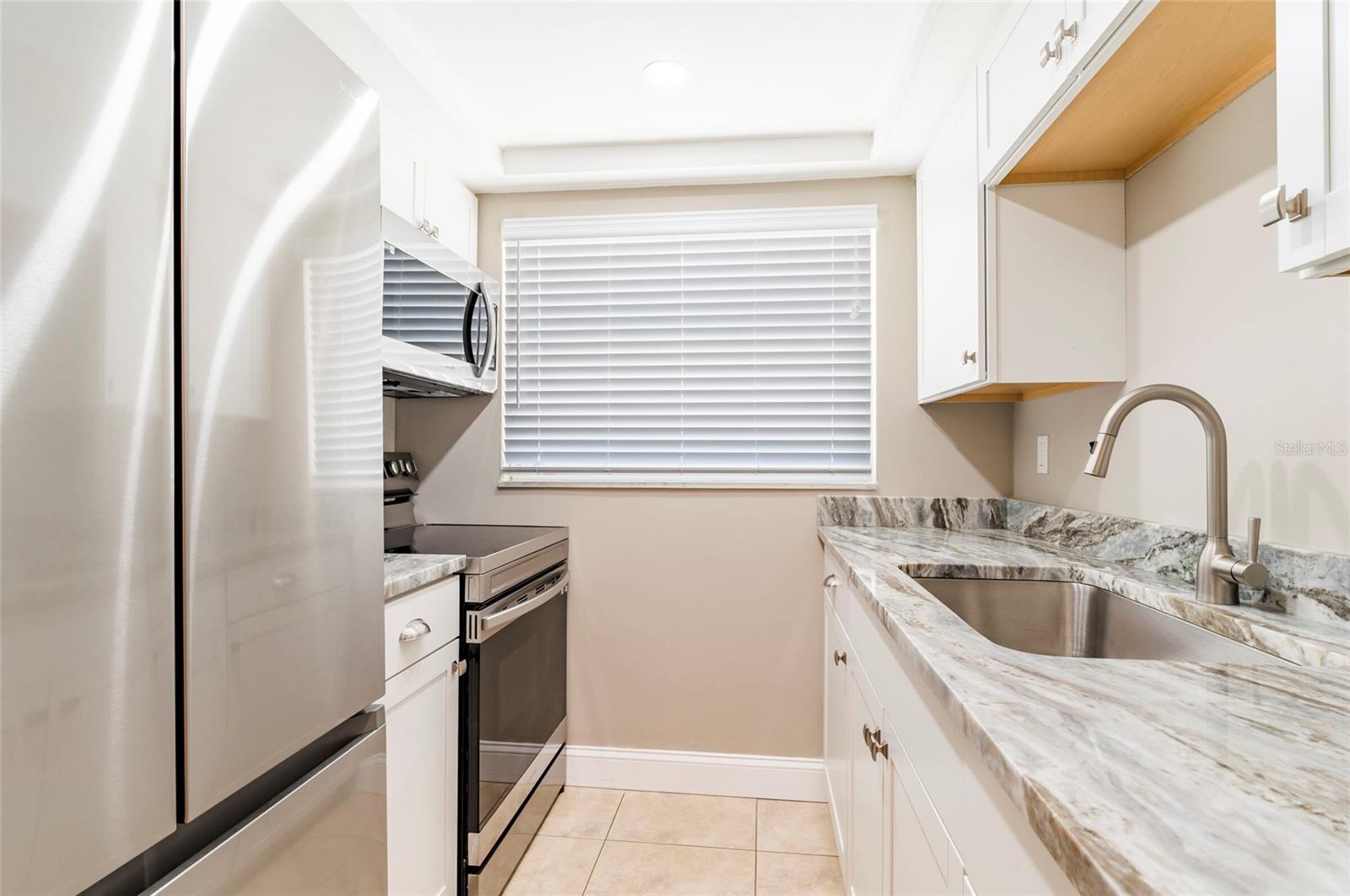 1221 DREW STREET B9