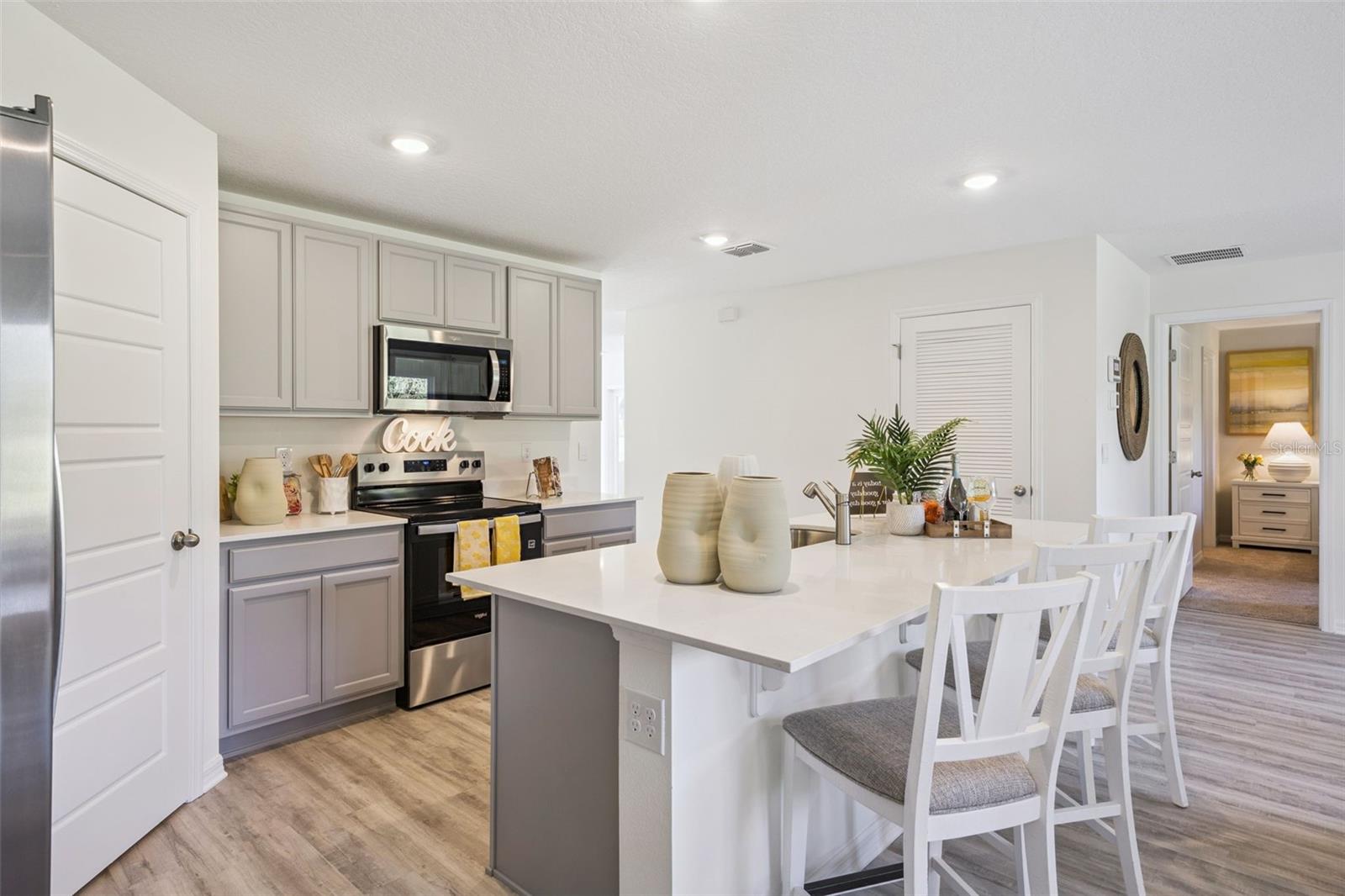 MAGNOLIA POINTE - Residential