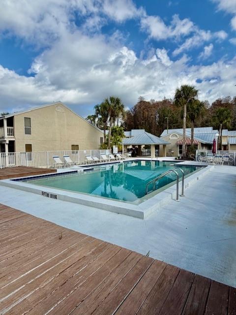 LAKE ELLEN WALK - Residential