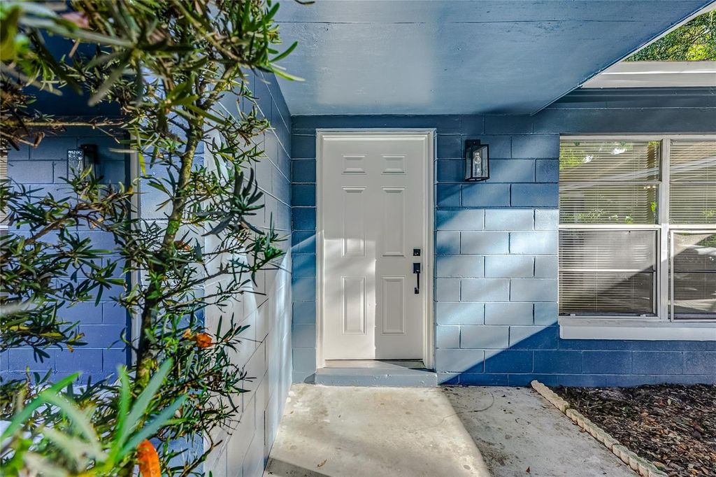 Photo of 1417 NE 38th Street, Ocala, FL 34479 (MLS # OM717846)