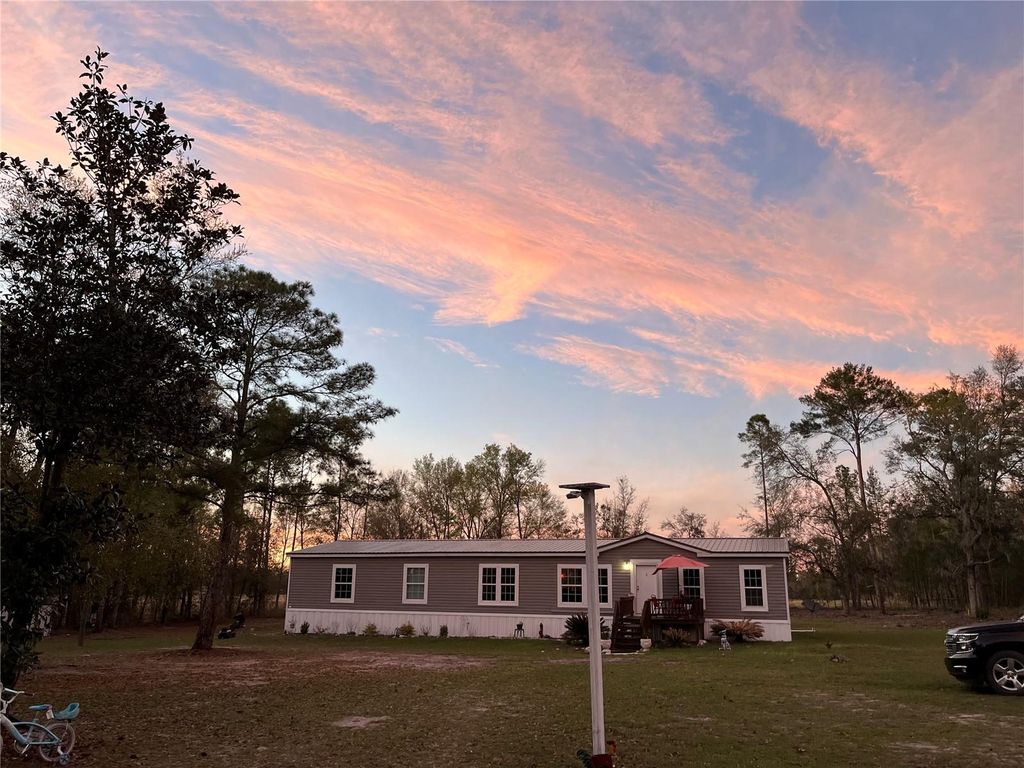 Photo of 262 NW 98th Lane, Branford, FL 32008 (MLS # GC538581)