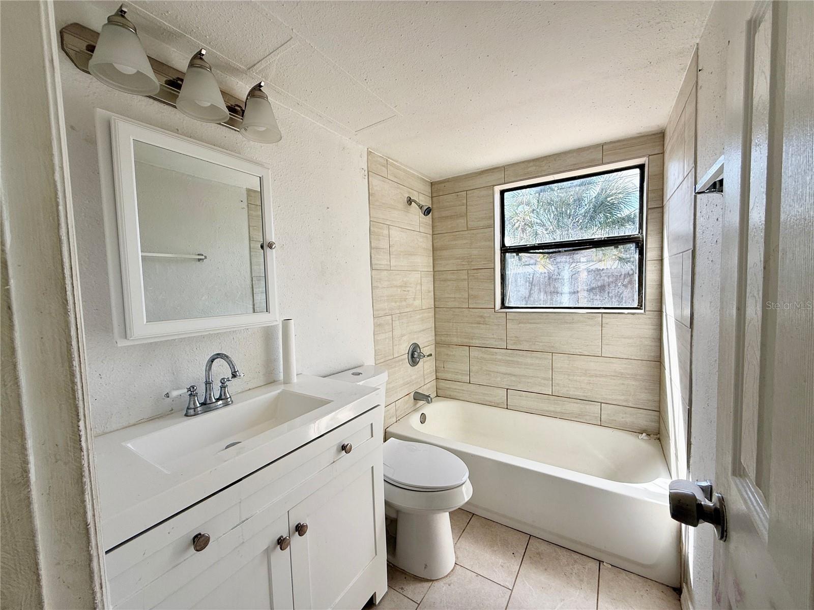 TWIN LAKES MANOR - Residential