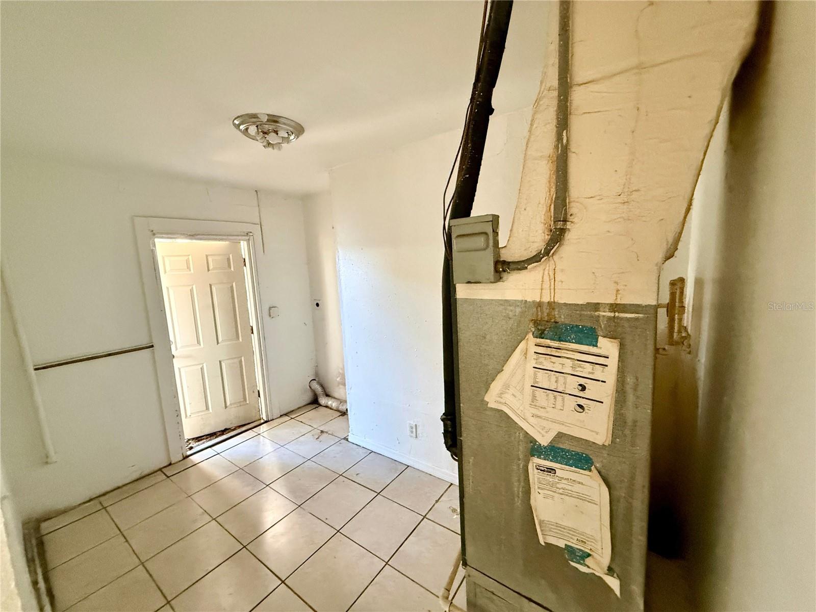 TWIN LAKES MANOR - Residential