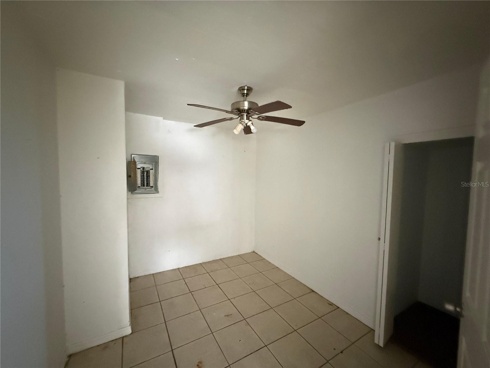 TWIN LAKES MANOR - Residential