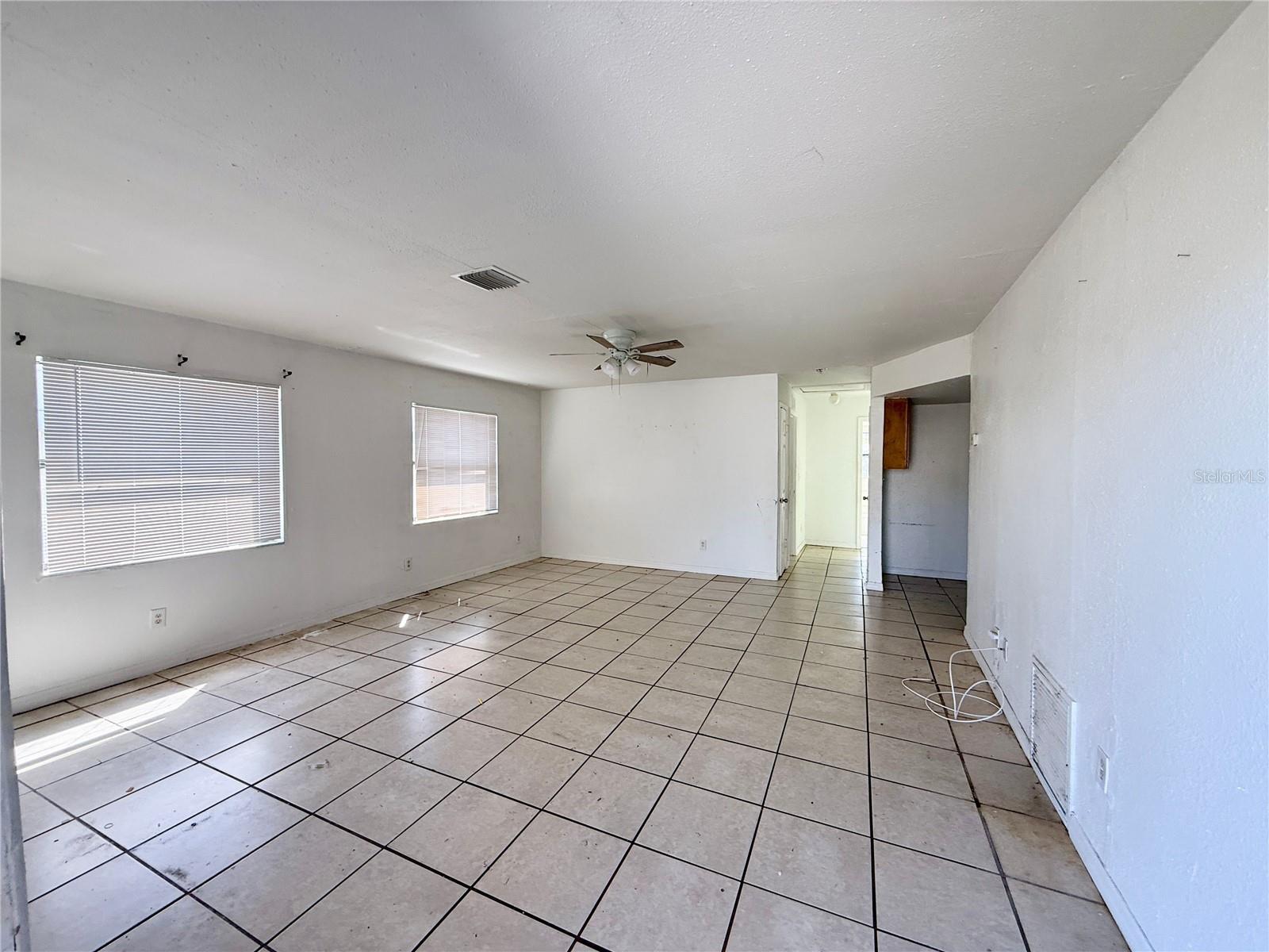 TWIN LAKES MANOR - Residential