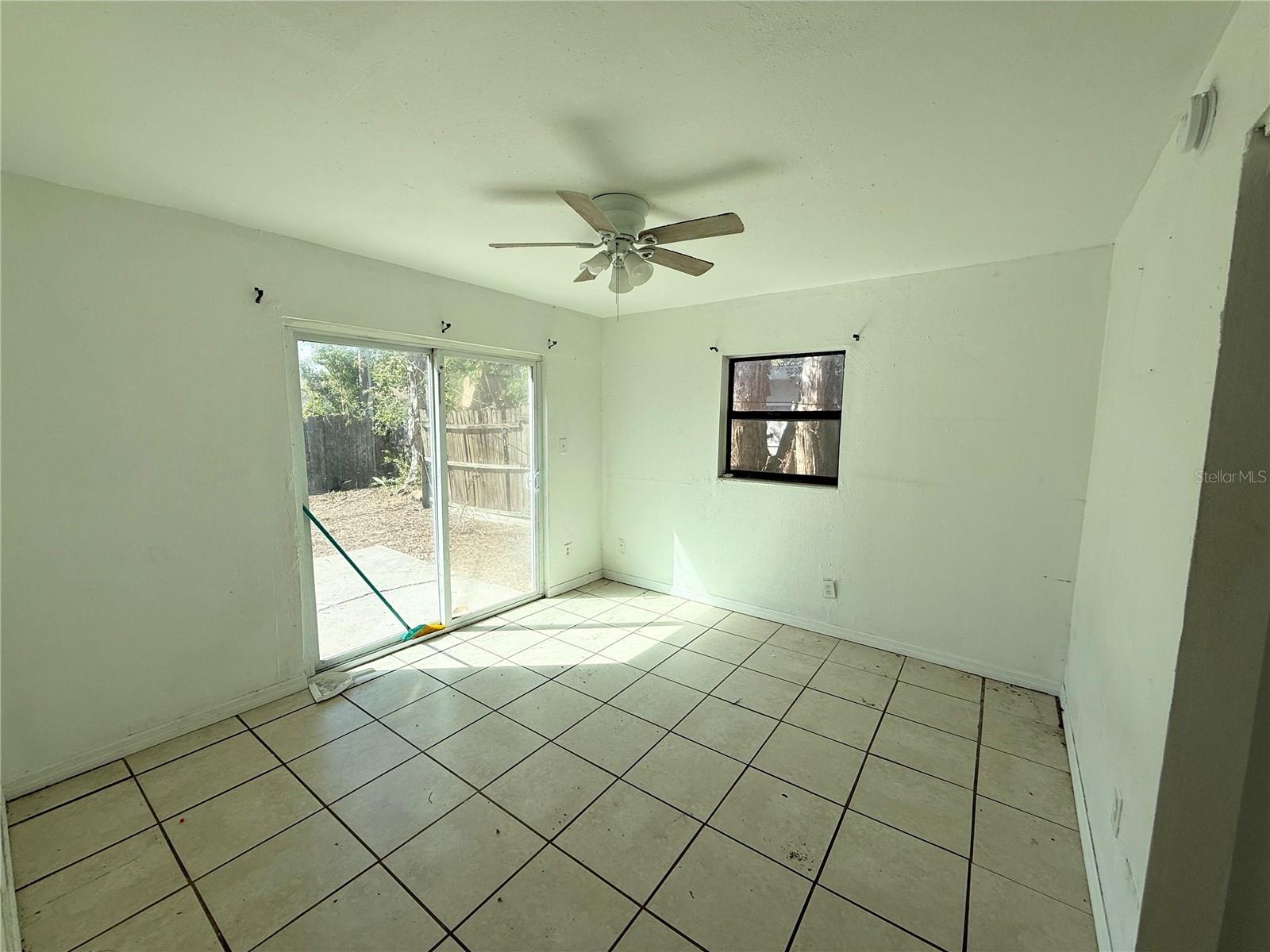 TWIN LAKES MANOR - Residential