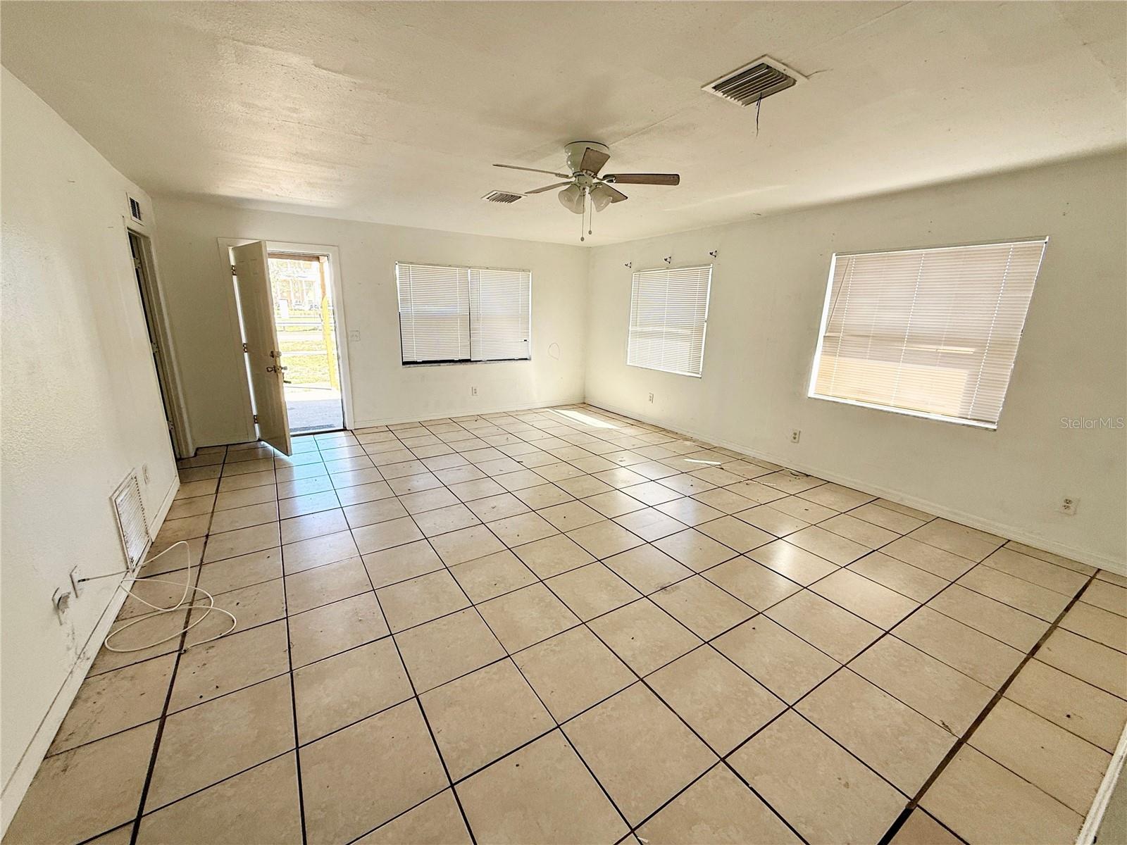 TWIN LAKES MANOR - Residential