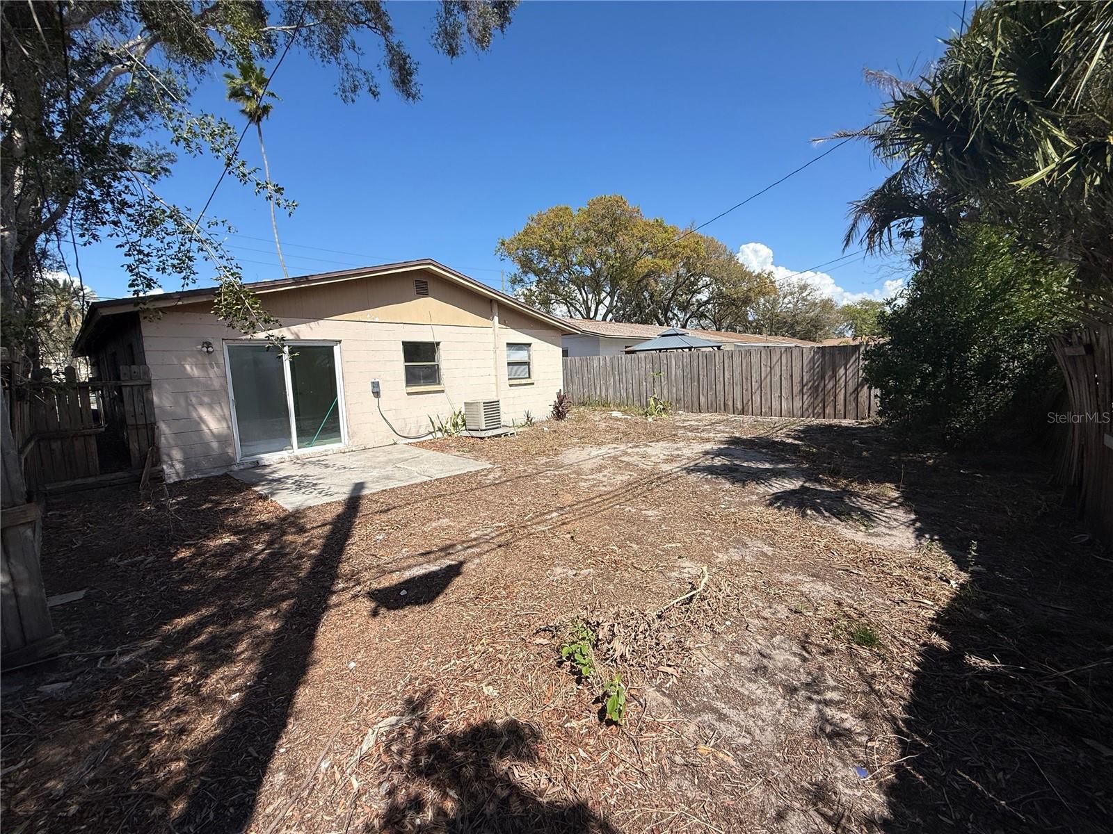 TWIN LAKES MANOR - Residential