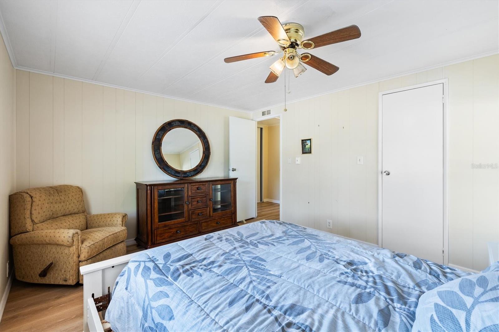 HEARTY HOST LAKE RESORT - Residential