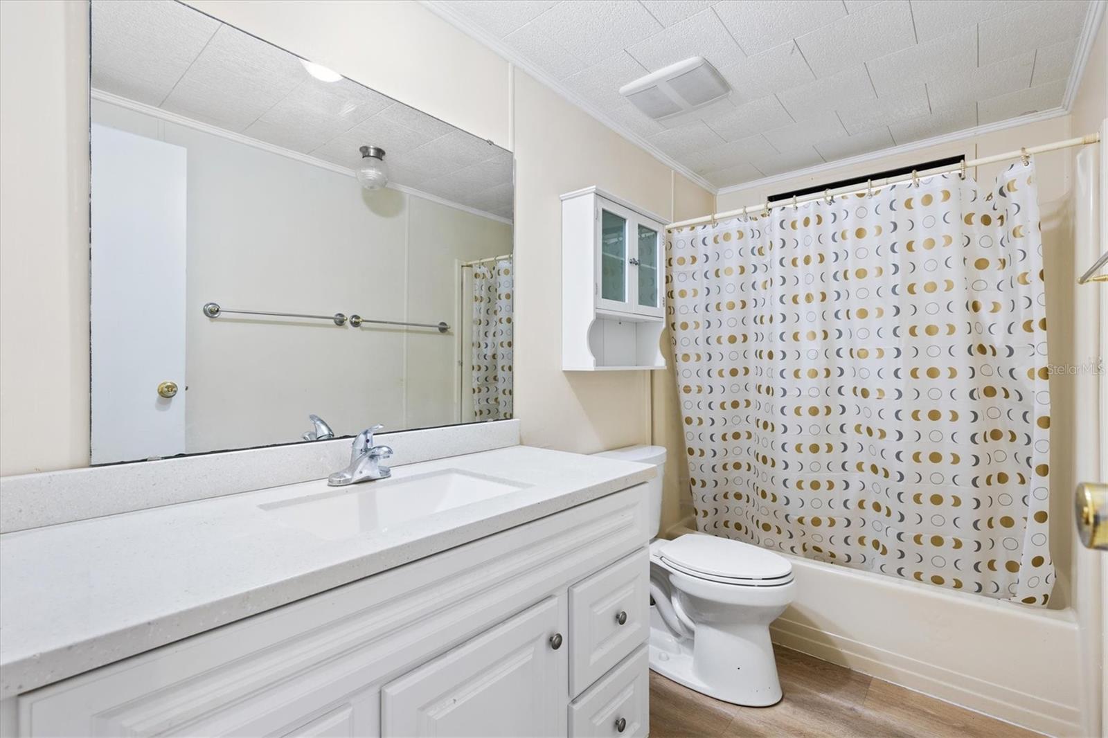 HEARTY HOST LAKE RESORT - Residential