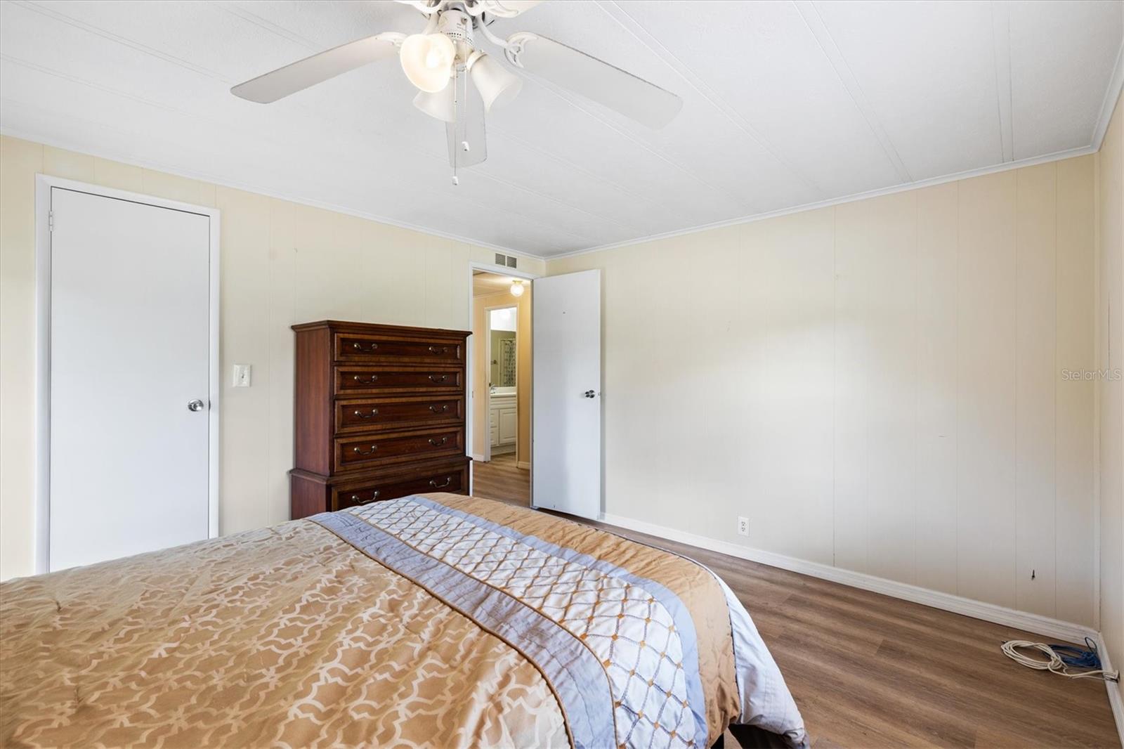 HEARTY HOST LAKE RESORT - Residential