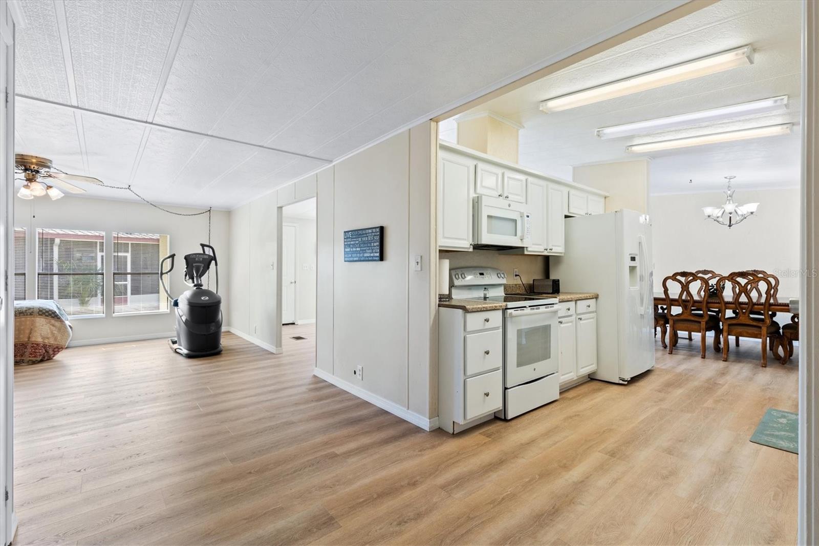 HEARTY HOST LAKE RESORT - Residential