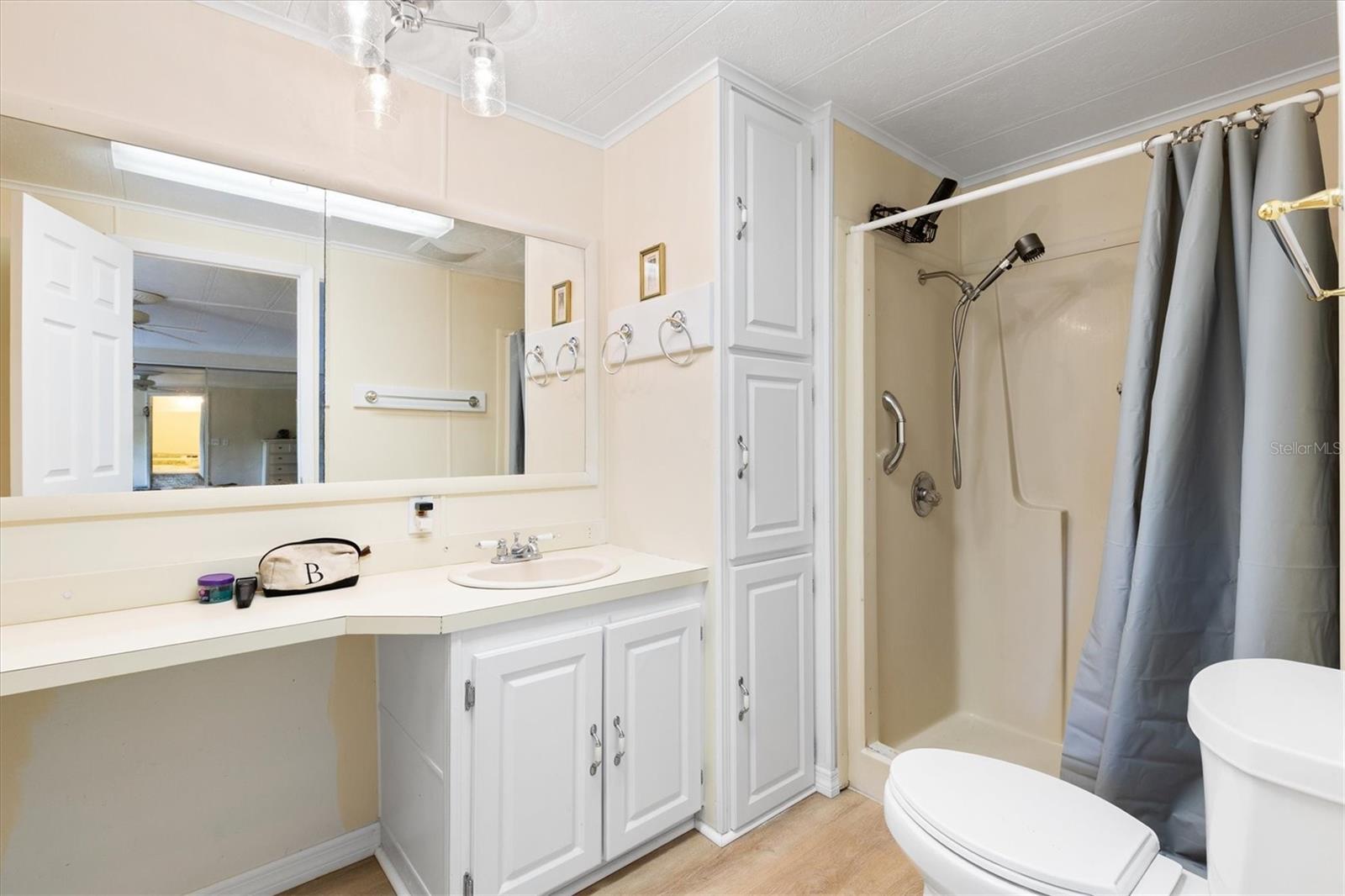 HEARTY HOST LAKE RESORT - Residential