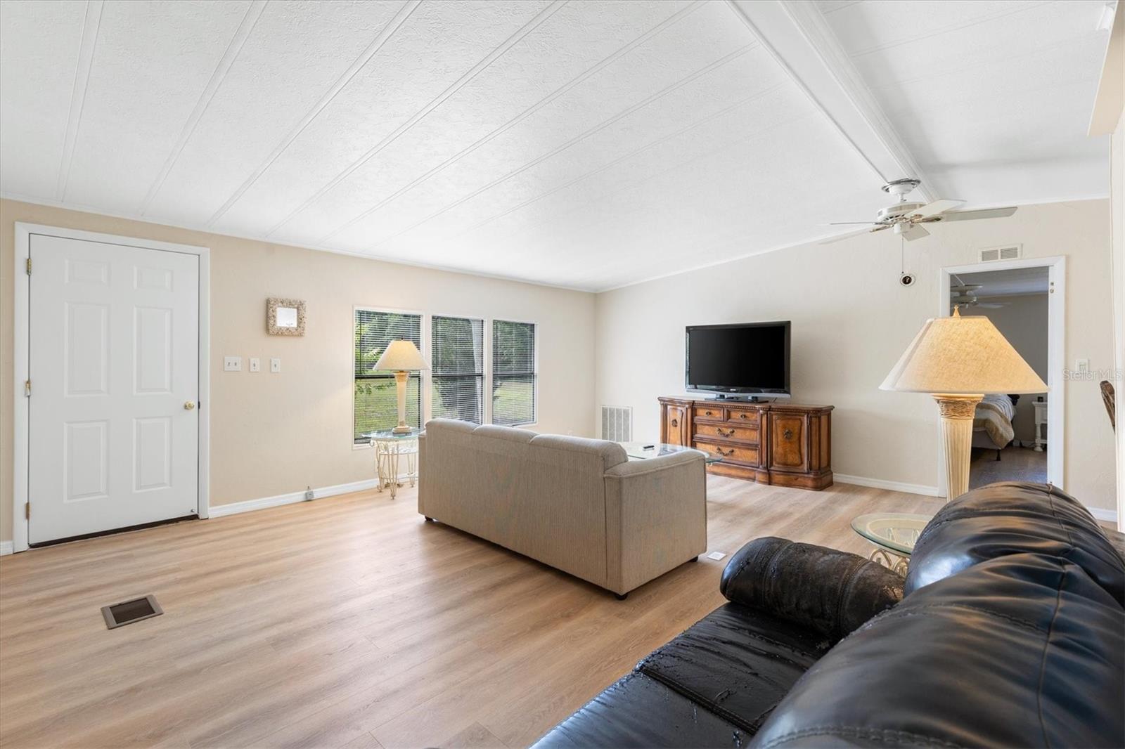 HEARTY HOST LAKE RESORT - Residential