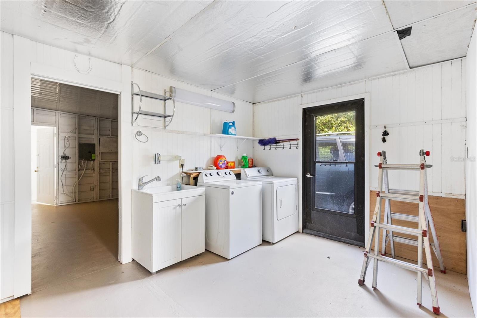 HEARTY HOST LAKE RESORT - Residential