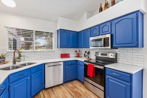 Tiny photo for 711 Agua Way, Lady Lake, FL 32159 (MLS # OM721529)